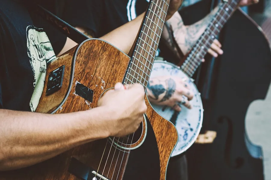 Guitarrista en formato acústico íntimo